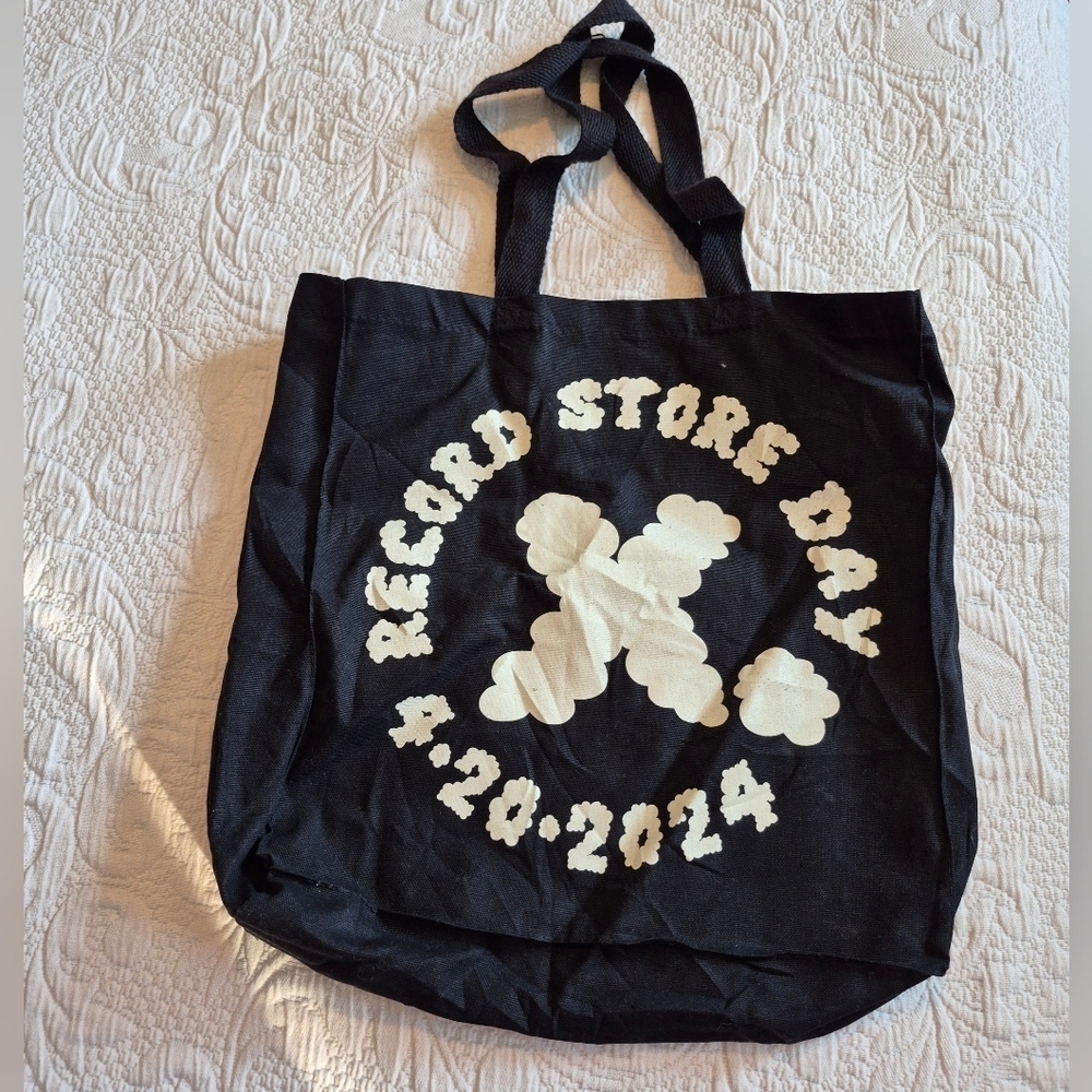 Black twill tote bag, puff store printed design, bag is sturdy EUC
